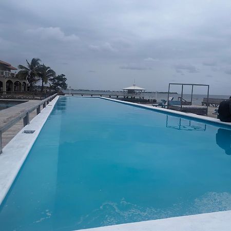 Coral View Beach Resort Utila Bagian luar foto