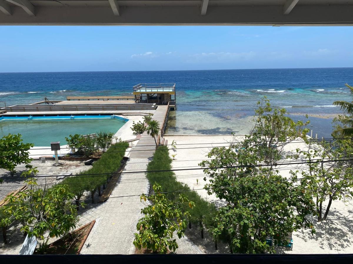 Coral View Beach Resort Utila Bagian luar foto