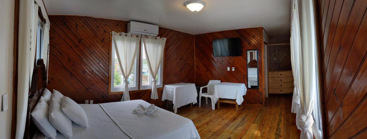 Coral View Beach Resort Utila Bagian luar foto
