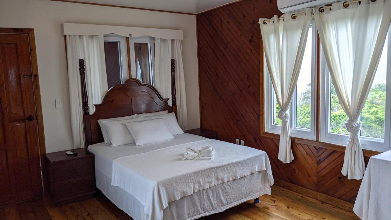 Coral View Beach Resort Utila Bagian luar foto