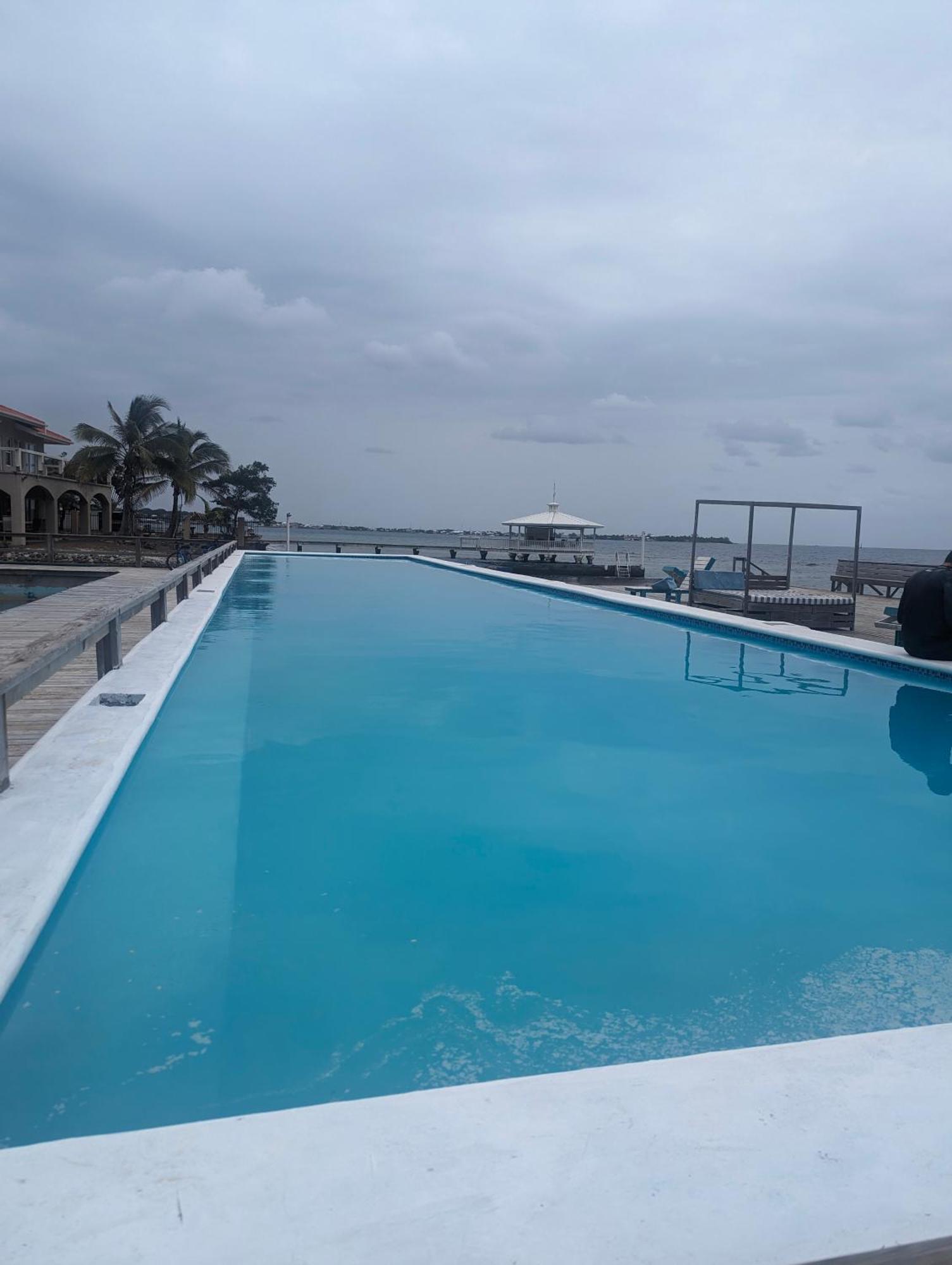 Coral View Beach Resort Utila Bagian luar foto