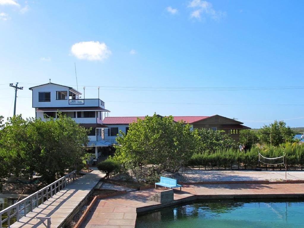 Coral View Beach Resort Utila Bagian luar foto